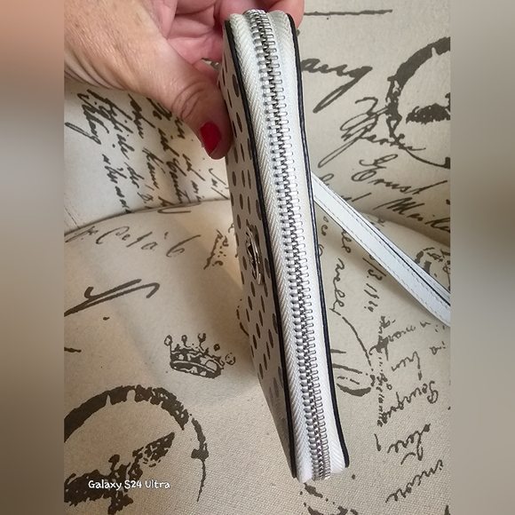 Michael Kors White w/ blk Polka Dot Fulton Multifunction Phone Case Wallet GUC - Picture 8 of 16